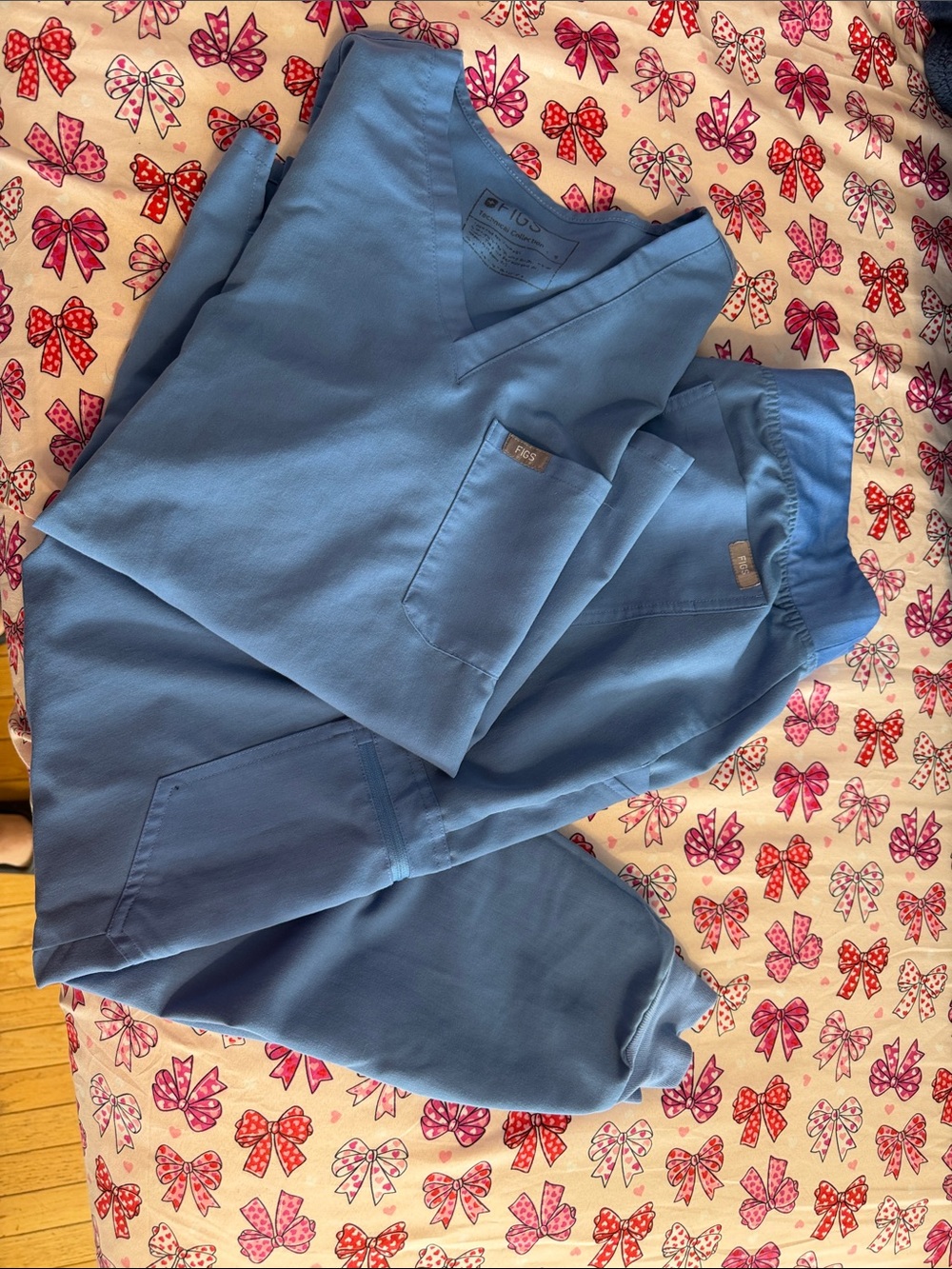 Figs women’s Light Blue Scrub Set - Top & Jogger Pants